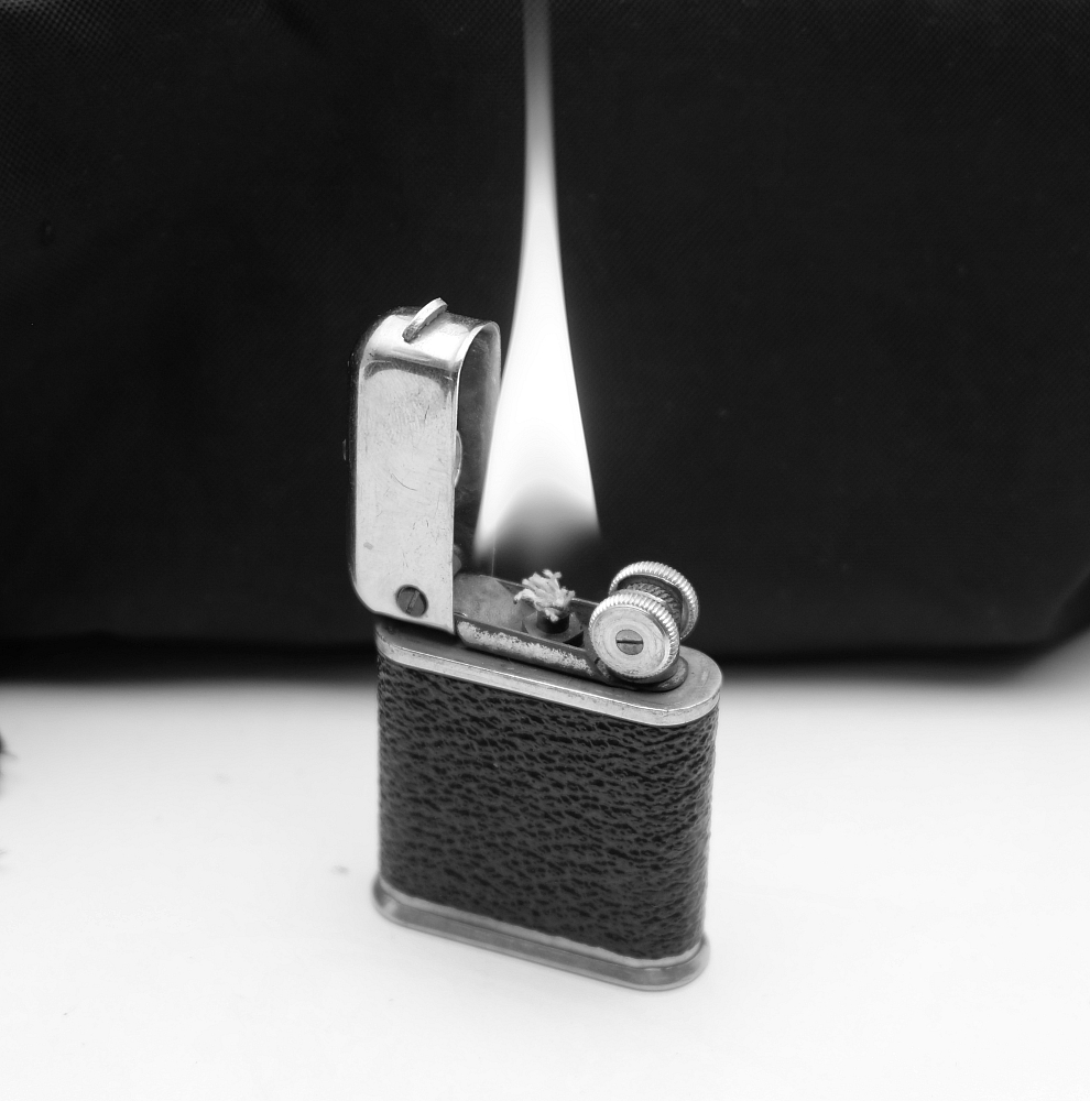 Flamidor Junior Art Deco Vintage Petrol Lighter Works good! - 1