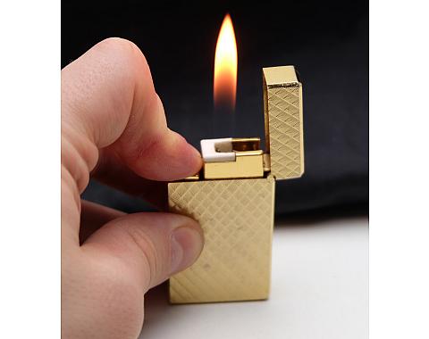 ​Win Olcott Vintage Japan Gas Lighter Works good! Fully Serviced!