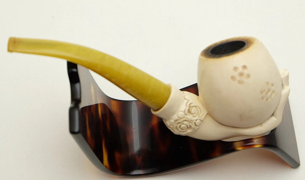 Nice French Meerschaum Pipe Hand holding the bowl - 3