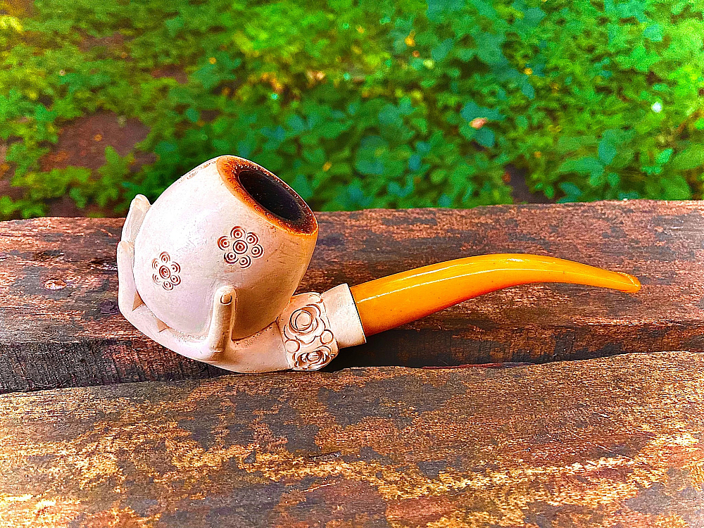 Nice French Meerschaum Pipe Hand holding the bowl - 1