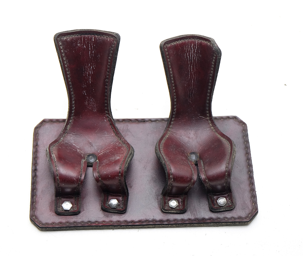 ​Pipe Stand Leatherette Vintage for two pipes - 1
